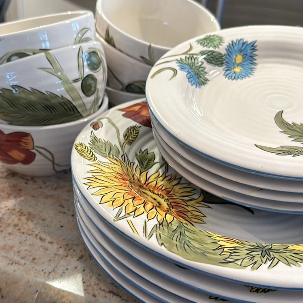 Pier 1 🌻 EUC Sunflower Fields Salad Plates - 1 plate listing Very Gently Used!
